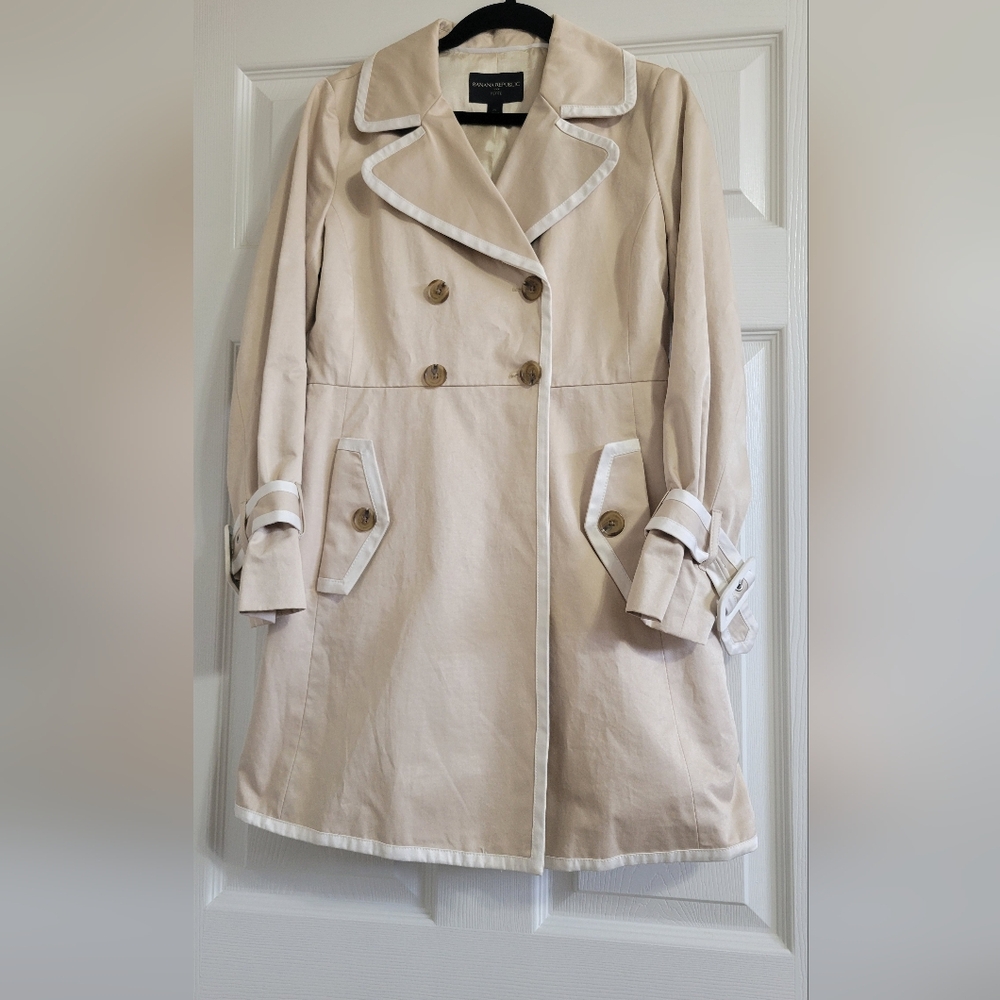 Banana Republic Beige Trench Coat - Picture 2 of 10